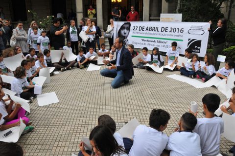 Manifesto do Silêncio emociona a fria tarde paulistana