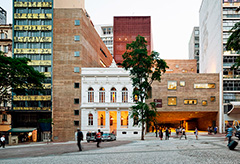 Complexo cultural no Centro de São Paulo emprega sistema box in box com forros e paredes flutuantes para blindagem sonora