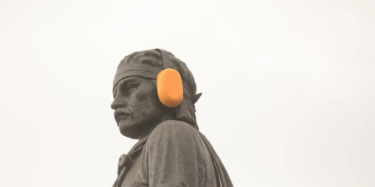 Laçador recebe fones no Dia Internacional da Conscientização sobre o Ruído em Porto Alegre